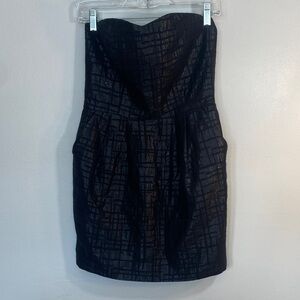 Elegant Black Strapless Dress with Grid Pattern